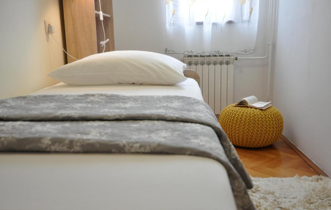 Apartman Lory Pula Exterior photo